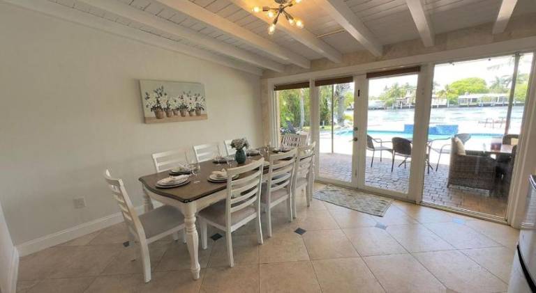 Villa with pool & hot tub — photo 3