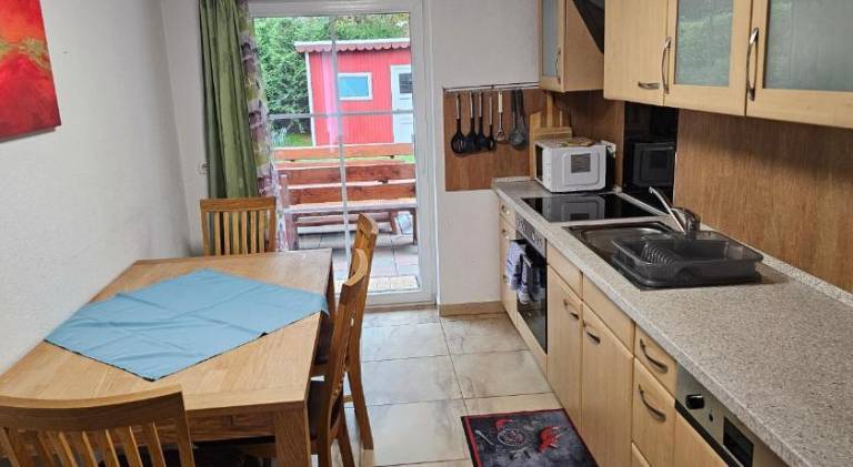 Holiday apartment with barbeque, patio & garden — photo 4