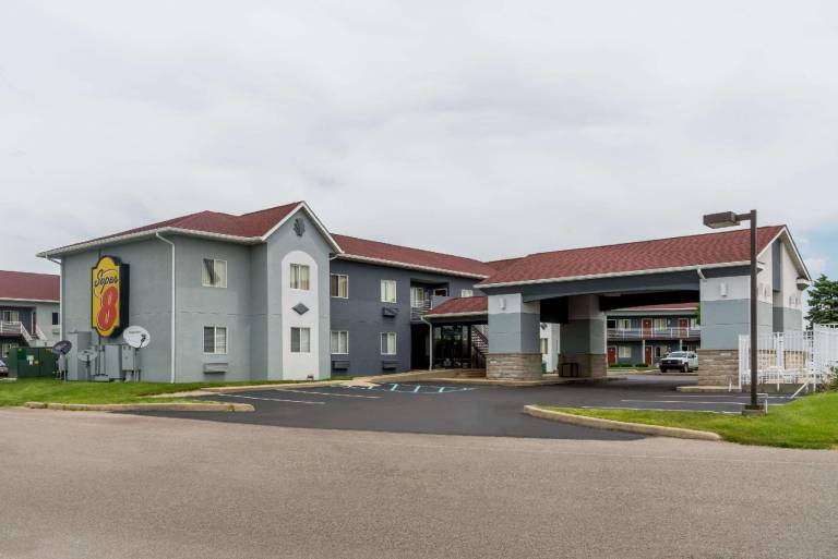 Super 8 By Wyndham Indianapolis/Ne/Castleton Area in Marion, IN