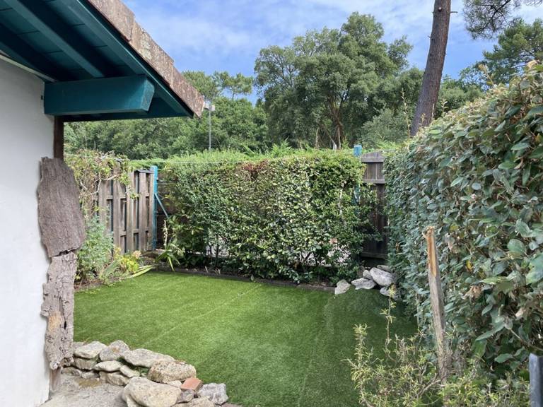 Villa with yard — photo 3
