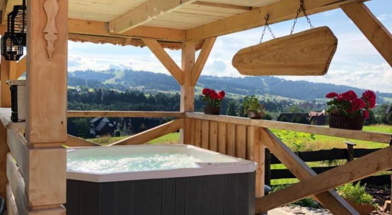 Chalet with garden, patio & hot tub — photo 5