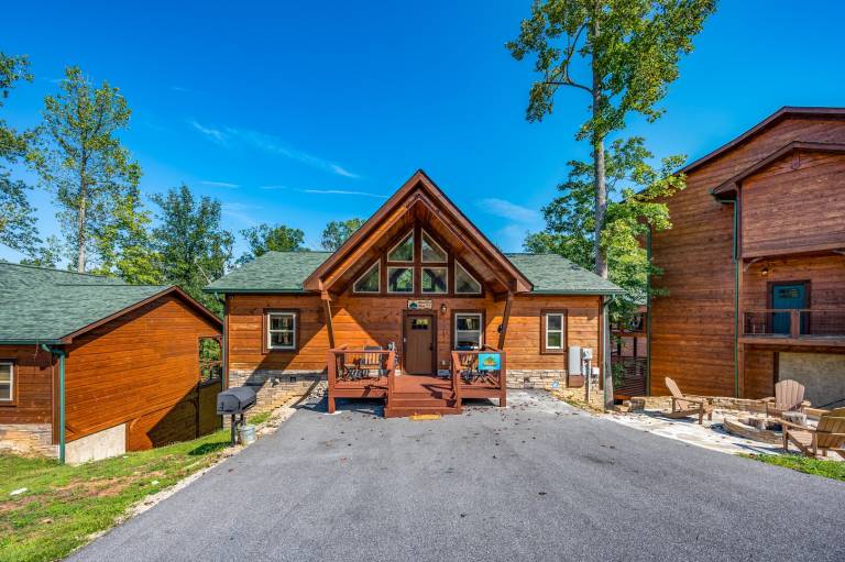 Child-friendly beautiful cabin with private pool & patio | Pets are welcome in Gatlinburg, TN