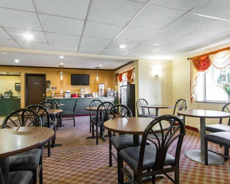 Econo Lodge Madison East — photo 2