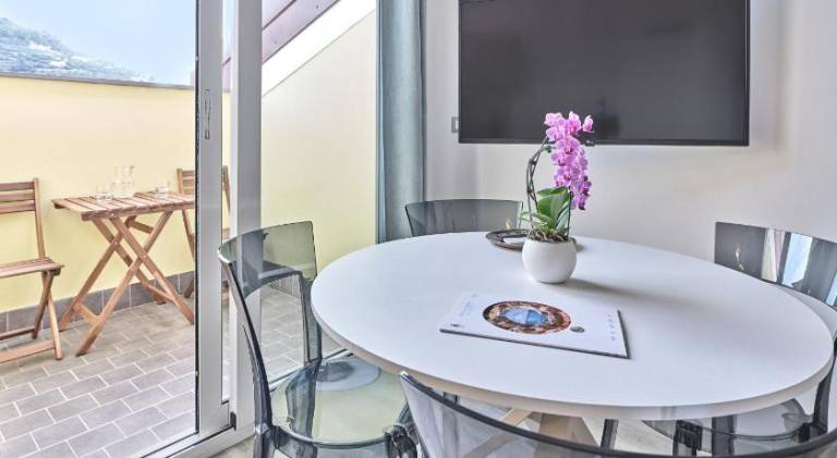 Apartment with terrace — photo 5