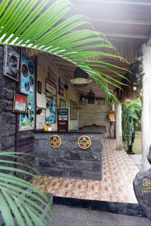 Pleasant vacation home with yard, patio & pool | Close to the beach | Perfect for remote work | Dogs allowed — photo 3