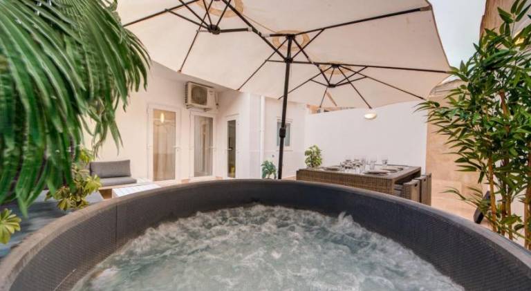 New 3BDR Luxury Seaside Home with Heated Jacuzzi - Best Location in Sliema — photo 5