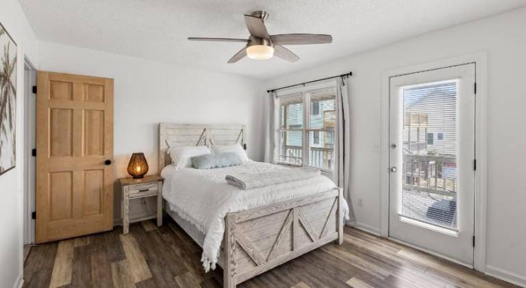 Ample vacation home with pool | Close to the beach | Pets are welcome — photo 2