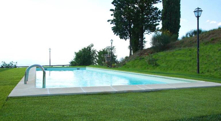 House with pool — photo 3