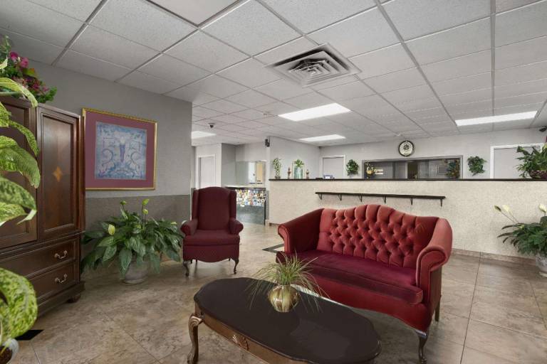 Howard Johnson by Wyndham Winter Haven FL — photo 5