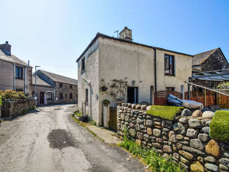 Cottage with yard | River view in Barrow-in-Furness