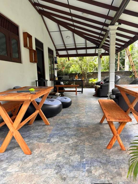 R BackPacker Hostel in Ahangama