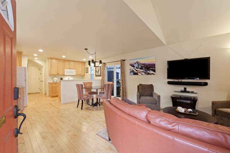 Westside Living at Its Best Hot Tub, EV Charger & Walkable Bend Location — photo 4