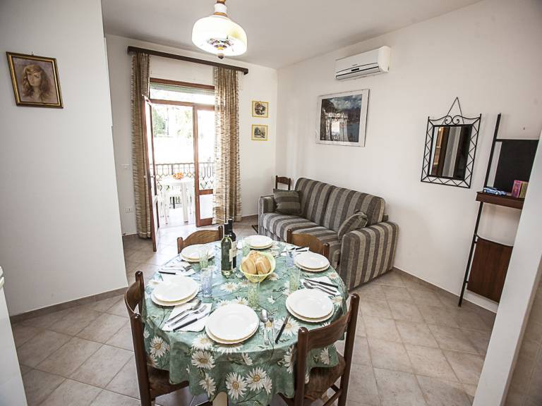 Child-friendly charming rental apartment with patio | City view | Next to the beach | Dogs allowed in Rovigo