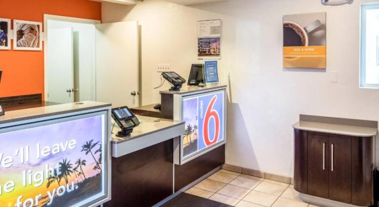 Motel 6 Bakersfield, CA - East — photo 3