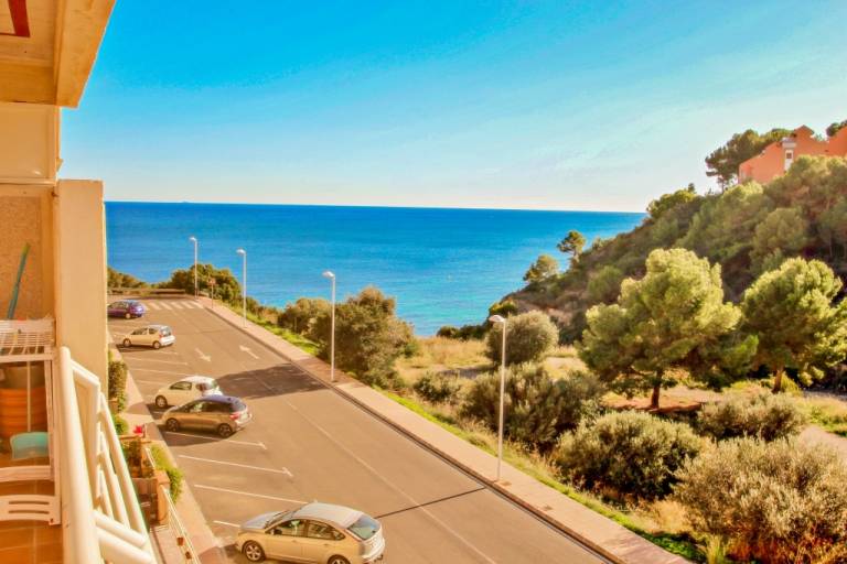 Holiday apartment with terrace & pool | City view in Alicante