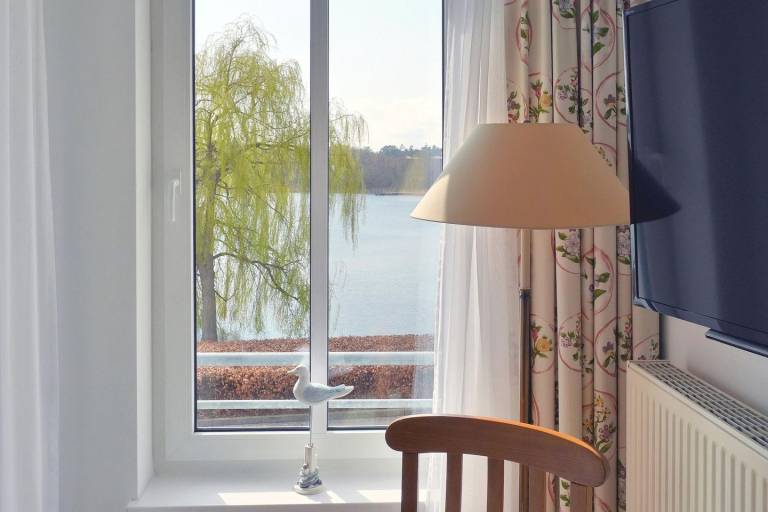 Hübsche Ferienwohnung in Strandlage mit wundervollem Blick auf den Schloonsee in Heringsdorf