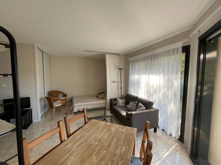 Cozy T1 with Terrace near Pereire Beach, Arcachon — photo 2