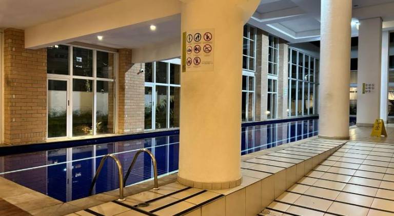Apartment with pool — photo 3