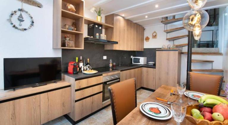 Rental apartment with BBQ, garden & private pool — photo 3