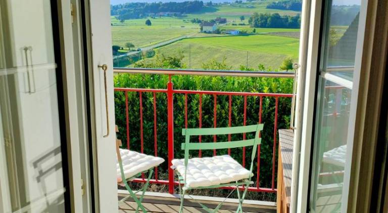 Lovely apartment with yard & patio | Pets allowed — photo 4