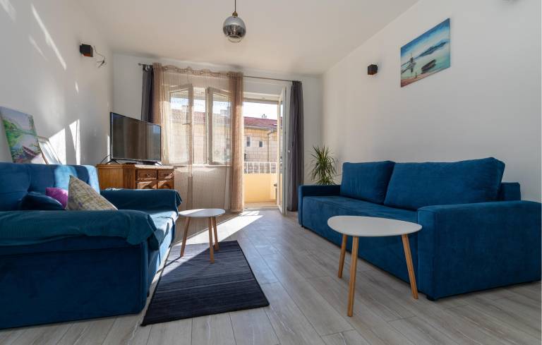Apartment  Ploče