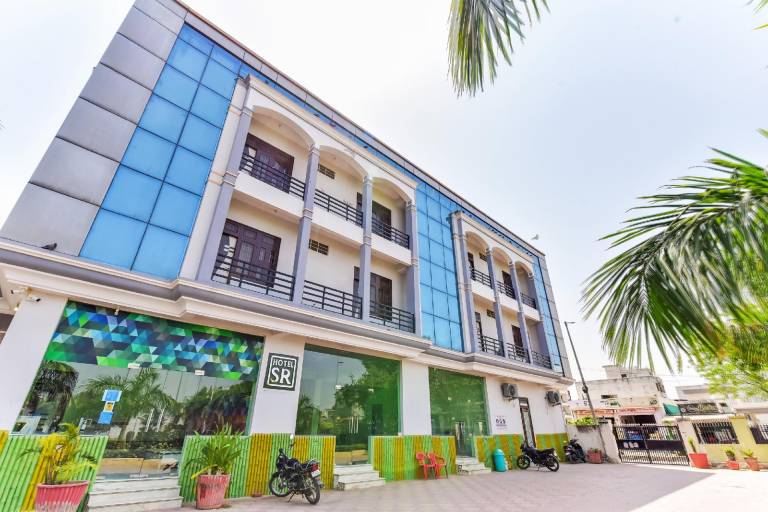 Hotel O S R