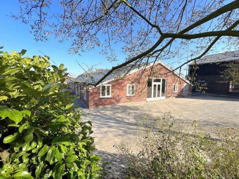 Ländliches Ferienhaus mit Blick auf die Hirsche