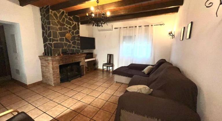 Fully equipped chalet with private pool, patio & yard | Pets allowed — photo 2