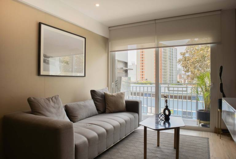 w Inviting 3BR Apartment in Barranco w Balcony