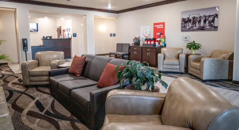 Cobblestone Hotel & Suites - Lamar — photo 3