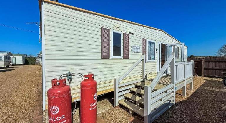 6 Berth Caravan By The Beach In Hunstanton In Norfolk, Pets Welcome Ref 13009L in Hunstanton