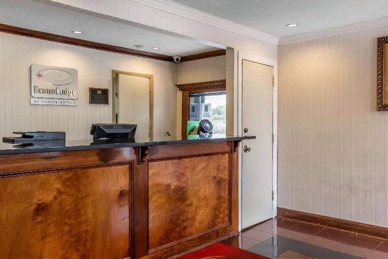 Red Carpet Inn Philadelphia Airport — photo 4