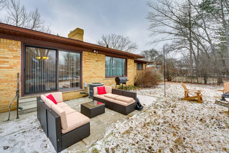 Fire Pit & Yard: Family Home in Farmington Hills! — photo 3