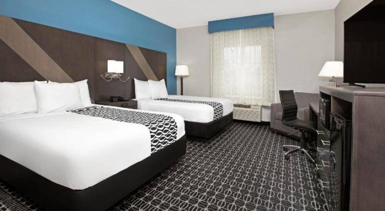 La Quinta Inn & Suites by Wyndham Sulphur Springs — photo 2