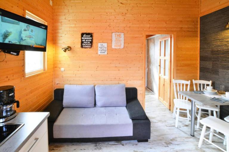 Family-friendly beautiful vacation home with yard, patio & barbeque | Pets allowed — photo 3
