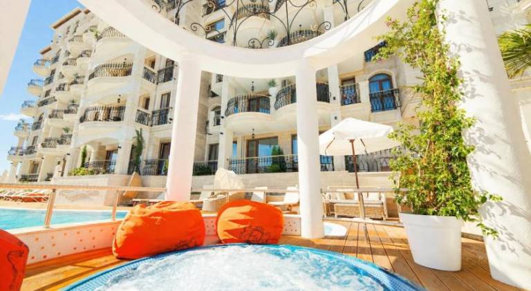 Holiday apartment with jacuzzi & pool | Dogs allowed — photo 3