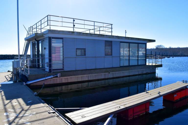 FLOATING 44 in Boltenhagen - festliegendes Hausboot in der Weißen Wiek — photo 2