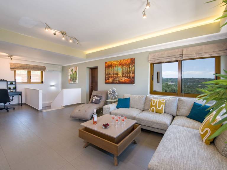 Vacation home with patio, BBQ & private pool — photo 2