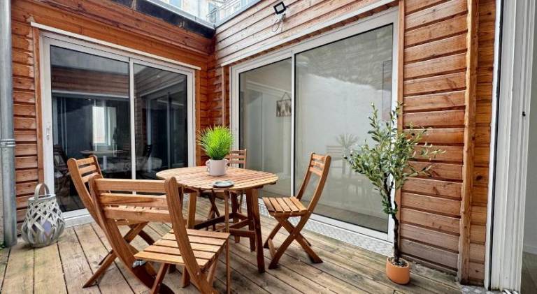 Rental apartment with patio — photo 5
