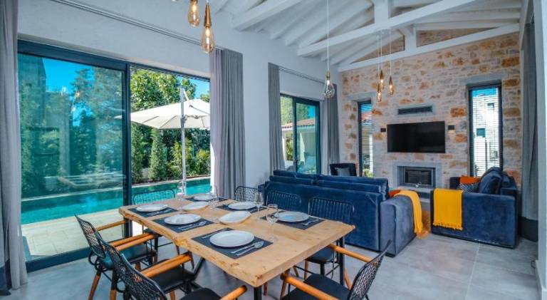 Villa with private pool, yard & terrace — photo 3