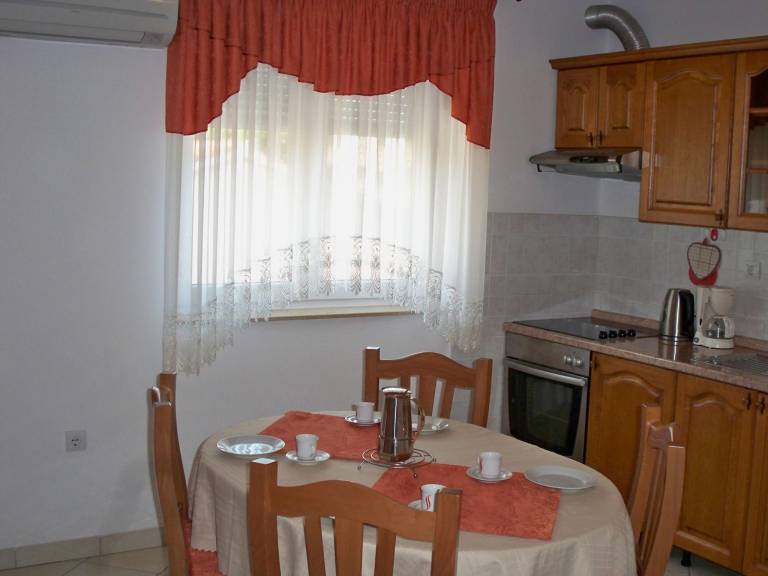 Apartment with yard & barbecue — photo 4