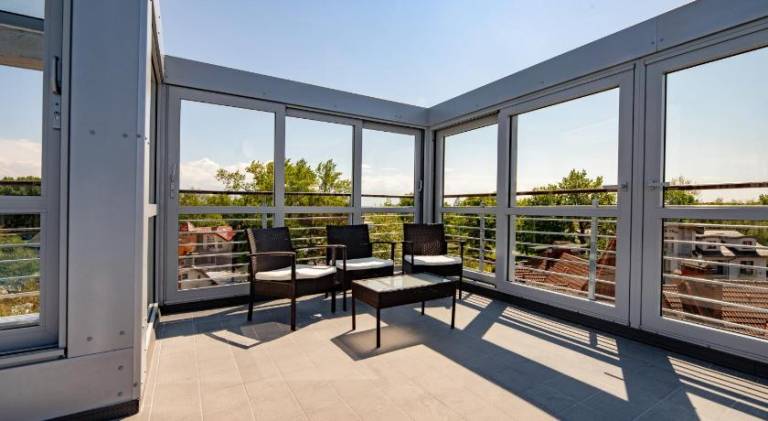 Rental apartment with pool, terrace & yard — photo 3