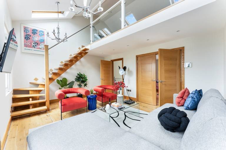 Vibrant Urban Escape Family Friendly Sleeps 8