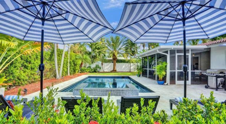Villa with pool & hot tub in Fort Lauderdale, FL