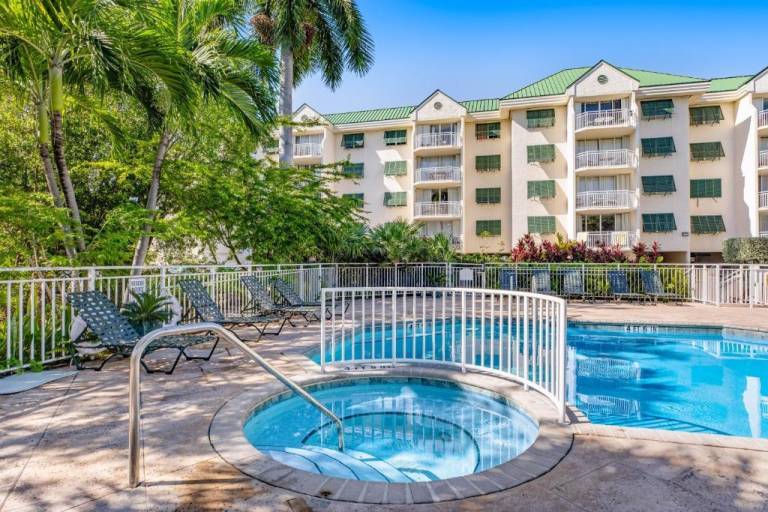 The Saint Martin Suite Delightfully Updated Beach Vibes! — photo 2