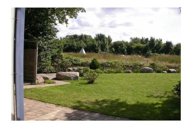 Lovely vacation home with barbecue, terrace & yard | Pet-friendly — photo 3