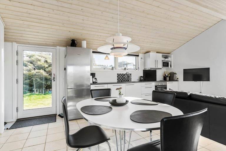 Beautiful vacation home with terrace | Beach nearby | Pets are welcome — photo 4
