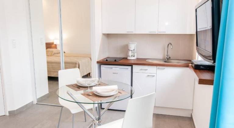 Apartment with terrace & yard | Pet-friendly — photo 3