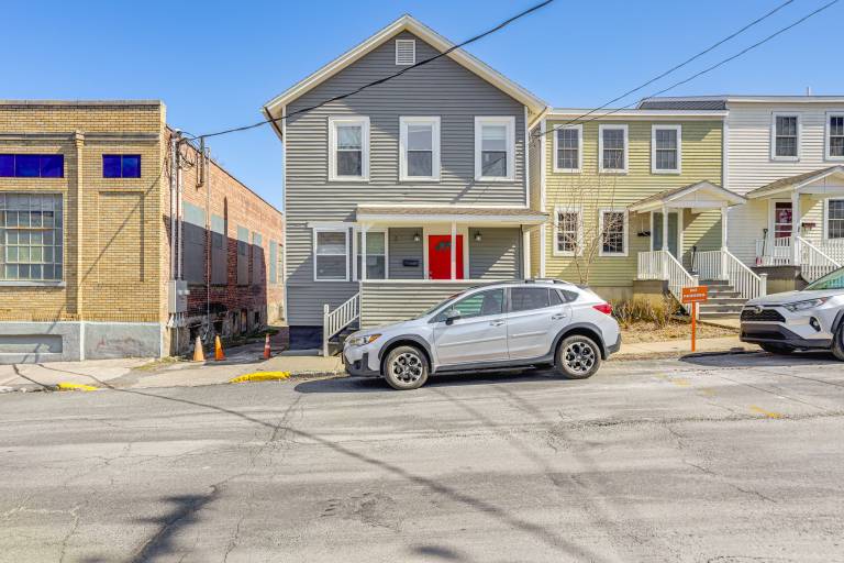Walk to Dtwn Hudson: Cozy Upstate Apartment — photo 3