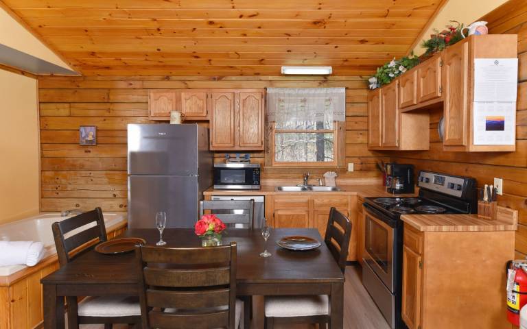 Precious Moments - Pet-friendly Cabin and hot tub — photo 4